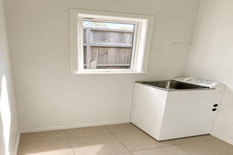 Photo of property in 40 Ruskin Road, Newlands, Wellington, 6037
