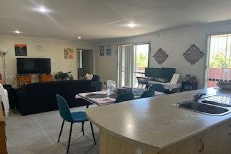 Photo of property in 2 Amsterdam Place, Avondale, Auckland, 0600