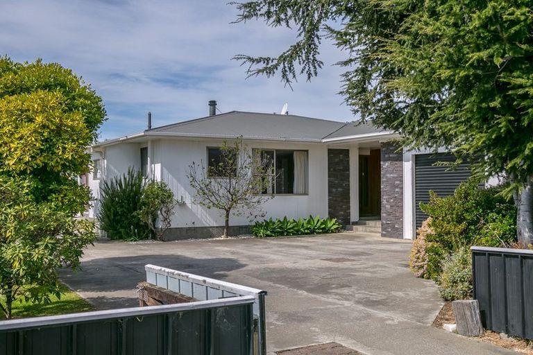 Photo of property in 30 Kitchener Street, Martinborough, 5711