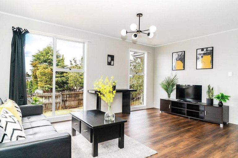 Photo of property in 6 Cherry Tree Place, Massey, Auckland, 0614