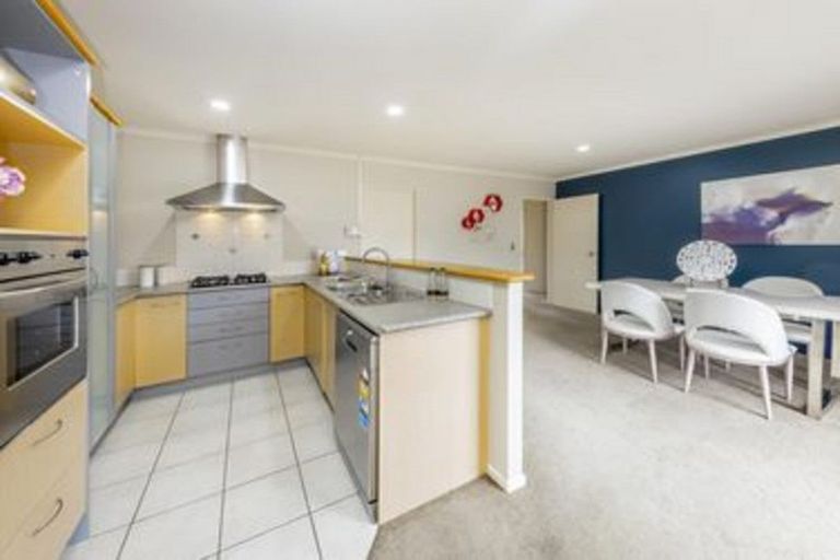 Photo of property in 12 Ironstone Place, Randwick Park, Auckland, 2105