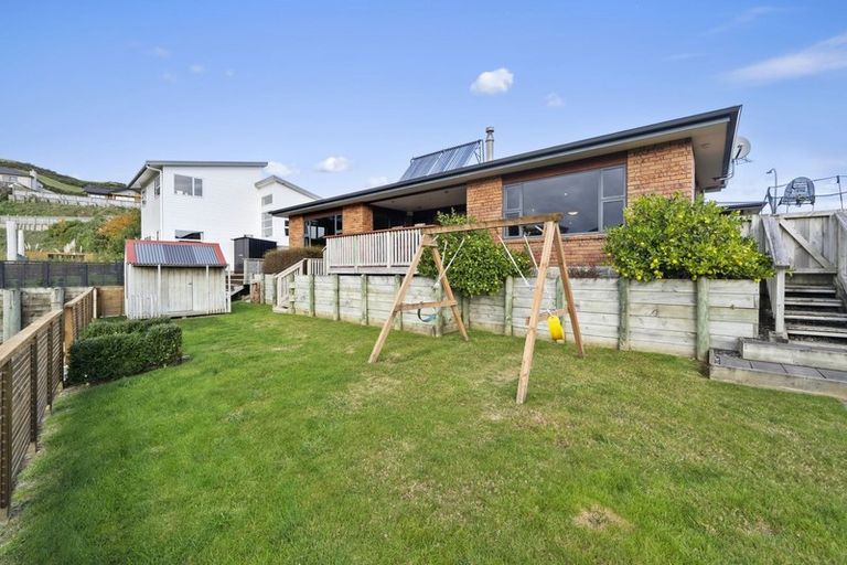 Photo of property in 10 Mervyn Kemp Drive, Tawa, Wellington, 5028