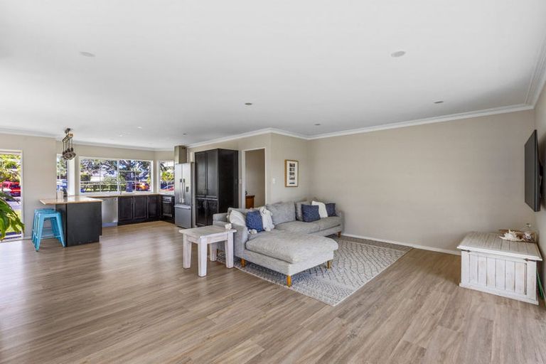 Photo of property in 33 Maygrove Drive, Orewa, 0931