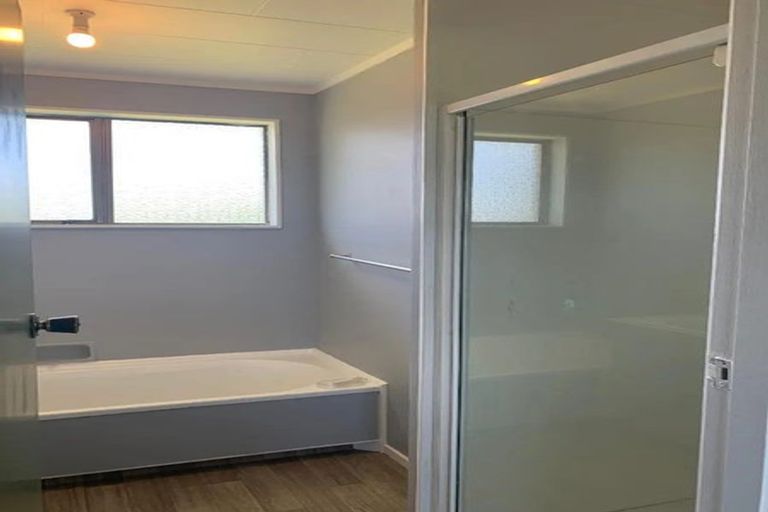 Photo of property in 8 Denmark Terrace, Midhirst, Stratford, 4394