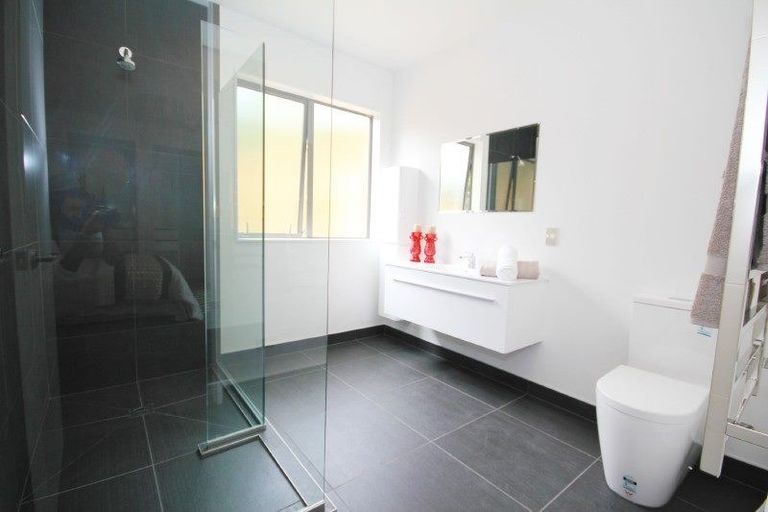 Photo of property in 21 Moller Street, Beach Haven, Auckland, 0626