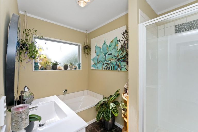 Photo of property in 24 Harakeke Road, Te Horo, Otaki, 5581