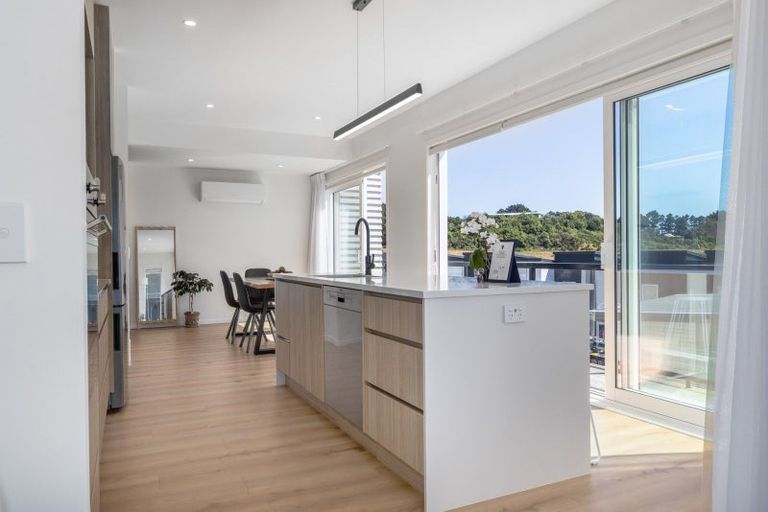 Photo of property in 30 Hokioi Drive, Kenepuru, Porirua, 5022