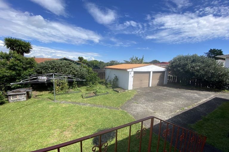 Photo of property in 60 Casuarina Road, Half Moon Bay, Auckland, 2012