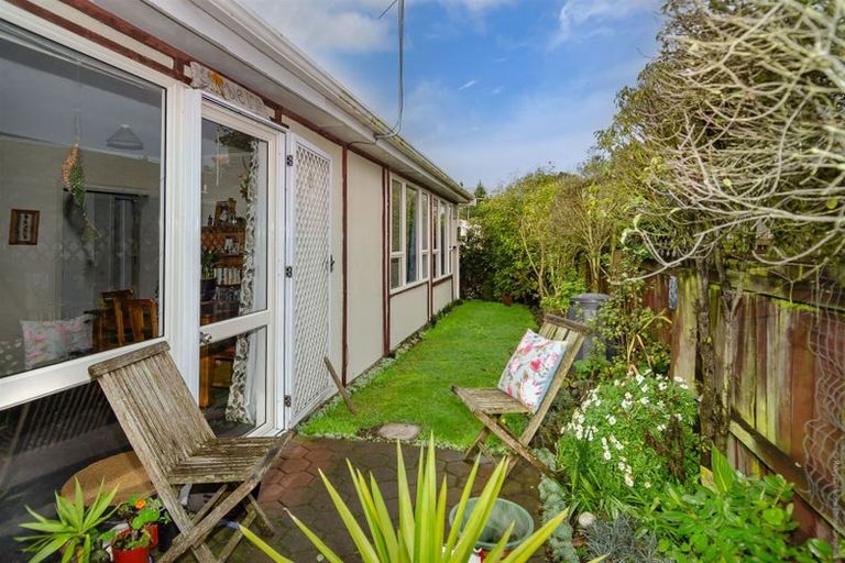 Photo of property in 2/46 Bowhill Road, New Brighton, Christchurch, 8083