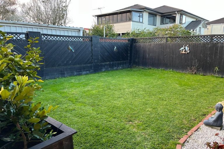 Photo of property in 2/14 Wilisa Rise, Goodwood Heights, Auckland, 2105