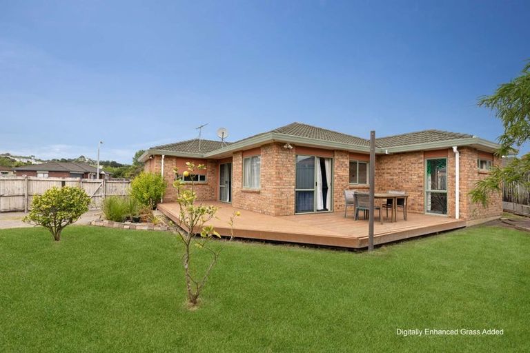 Photo of property in 18 Liddesdale Place, Papakura, 2110