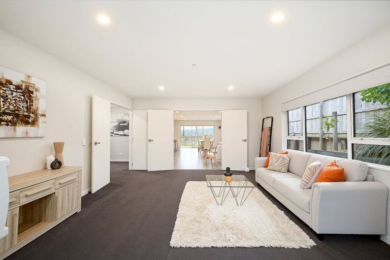 Photo of property in 220 Forest Hill Road, Waiatarua, Auckland, 0612