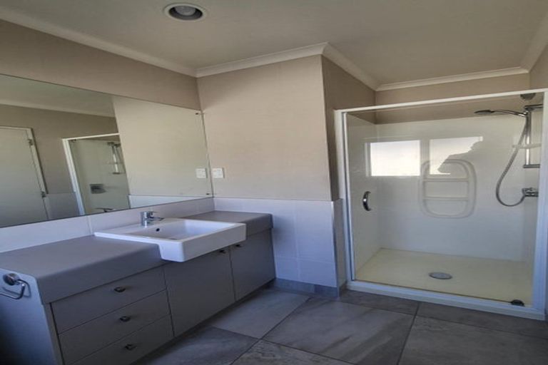 Photo of property in 11 Lorenzo Way, Flat Bush, Auckland, 2016