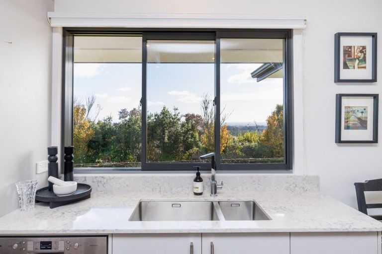 Photo of property in 12 Fleetwood Lane, Turitea, Palmerston North, 4472