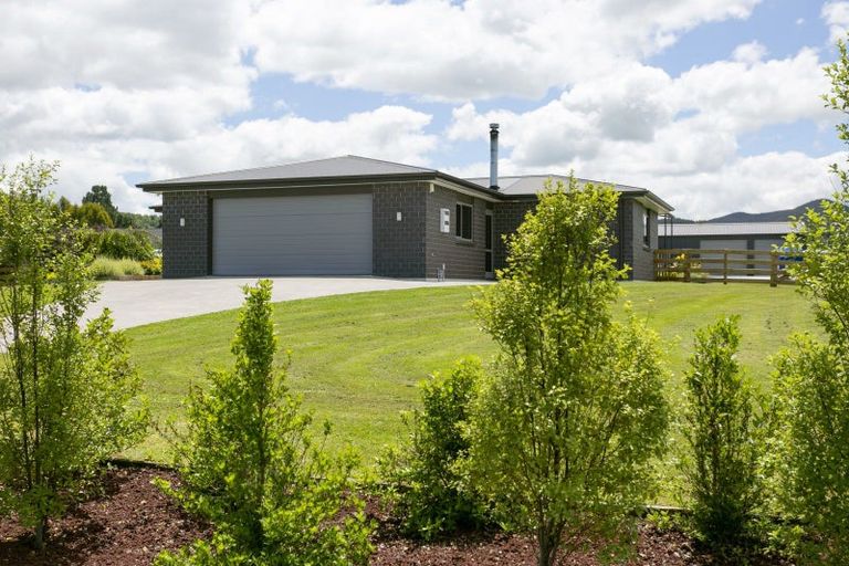 Photo of property in 8 Kahikatea Drive, Kinloch, Taupo, 3377