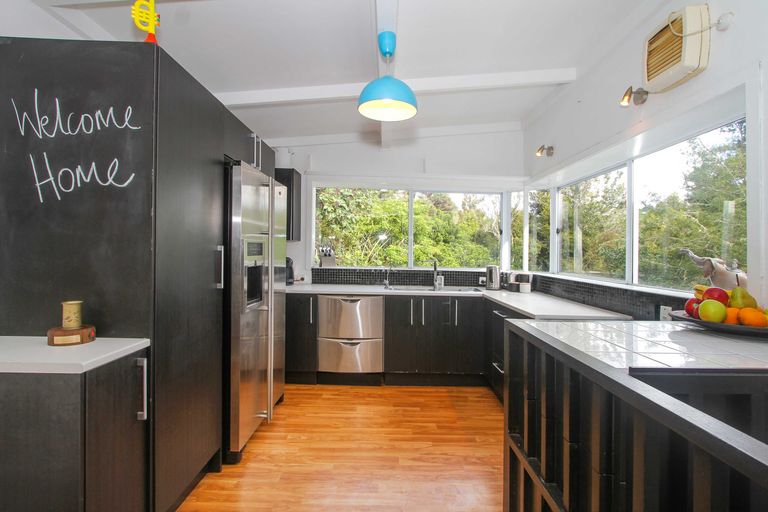 Photo of property in 120 Park Hill Road, Birkenhead, Auckland, 0626