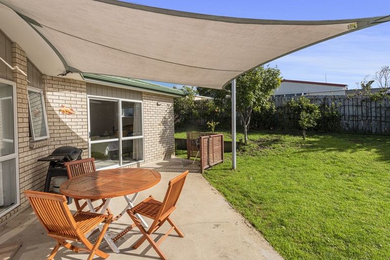 Photo of property in 16 Resolution Place, One Tree Point, 0118