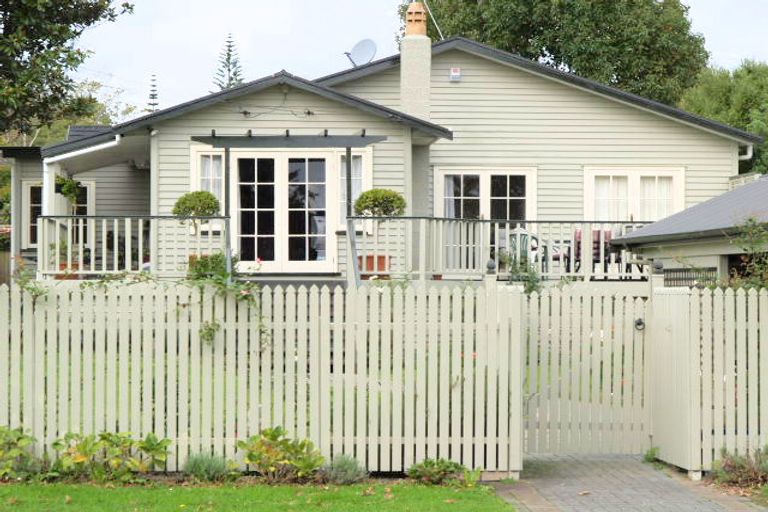 Photo of property in 74 Moore Street, Howick, Auckland, 2014