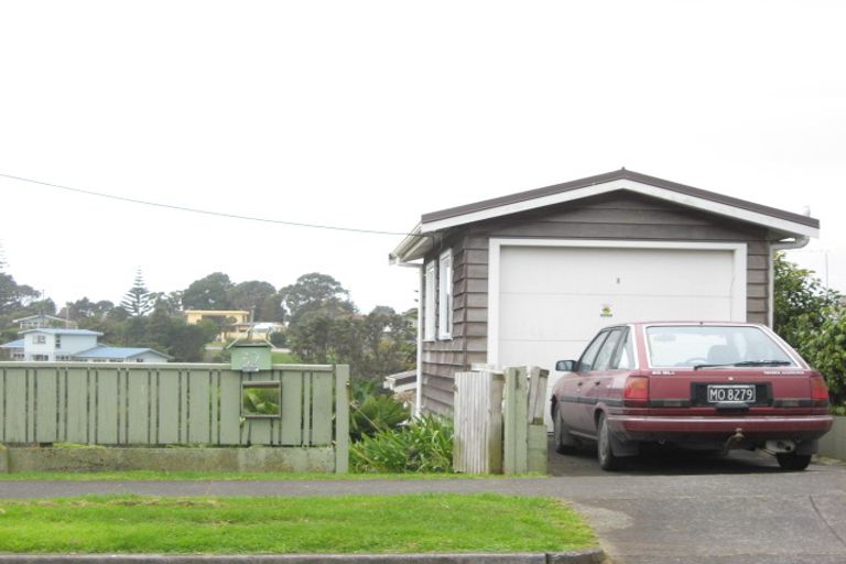 Photo of property in 37 Wairau Road, Oakura, 4314