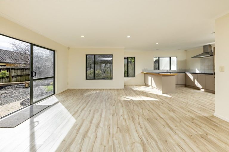 Photo of property in 89 Moyrus Crescent, East Tamaki Heights, Auckland, 2016