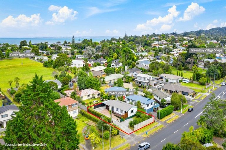 Photo of property in 2/42 Godley Road, Green Bay, Auckland, 0604