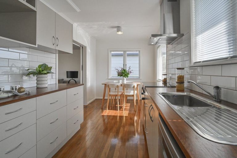 Photo of property in 34 Middle Road, Havelock North, 4130