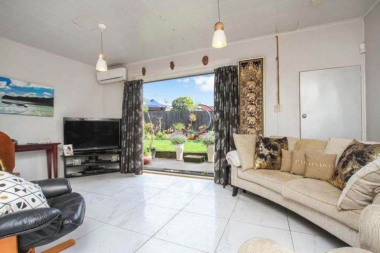 Photo of property in 1/153a Te Atatu Road, Te Atatu South, Auckland, 0610