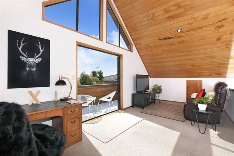 Photo of property in 131b Edmonton Road, Te Atatu South, Auckland, 0610