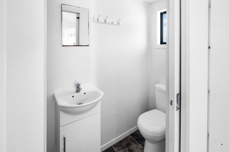 Photo of property in 18 Boston Parade, Kelvin Grove, Palmerston North, 4414