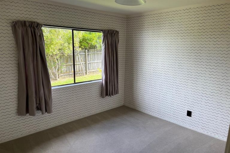 Photo of property in 13 Sispara Place, Beach Haven, Auckland, 0626