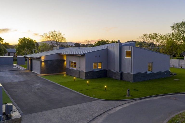 Photo of property in 6 Bressay Way, Waikanae, 5036