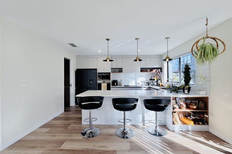 Photo of property in 17 Babos Avenue, Kumeu, 0810
