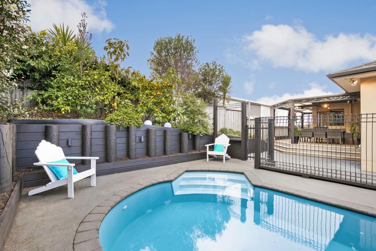 Photo of property in 2 Ellivani Rise, Pukekohe, 2120