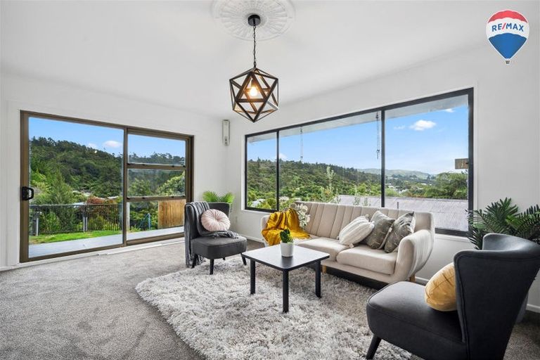 Photo of property in 35 August Street, Stokes Valley, Lower Hutt, 5019