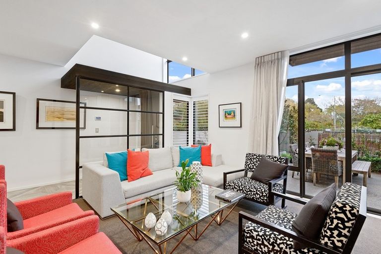 Photo of property in 2/2a Dorset Street, Christchurch Central, Christchurch, 8013