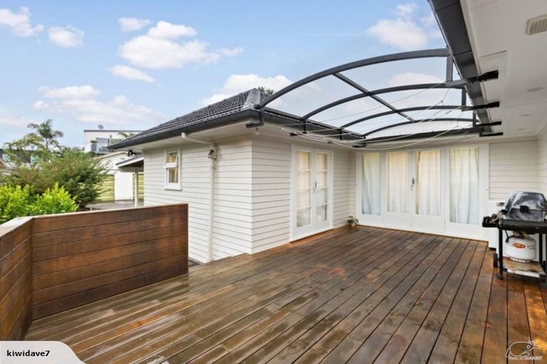 Photo of property in 5 Domain Lane, Mangere Bridge, Auckland, 2022