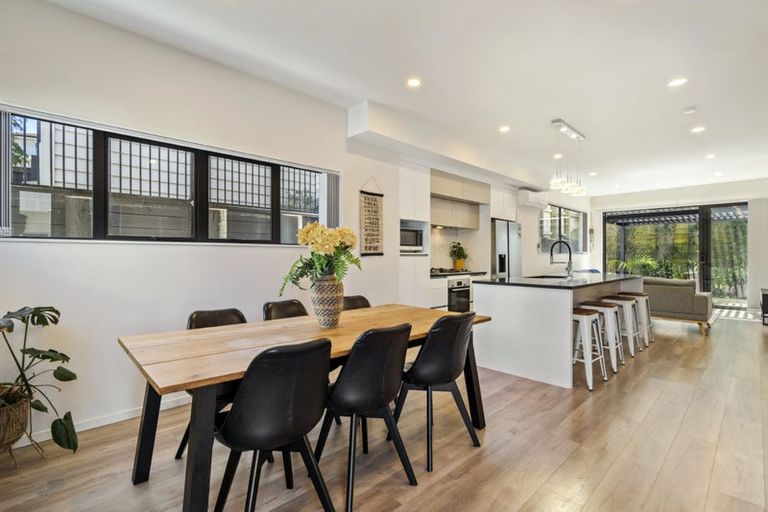 Photo of property in 42 Waihou Crescent, Albany Heights, Auckland, 0632