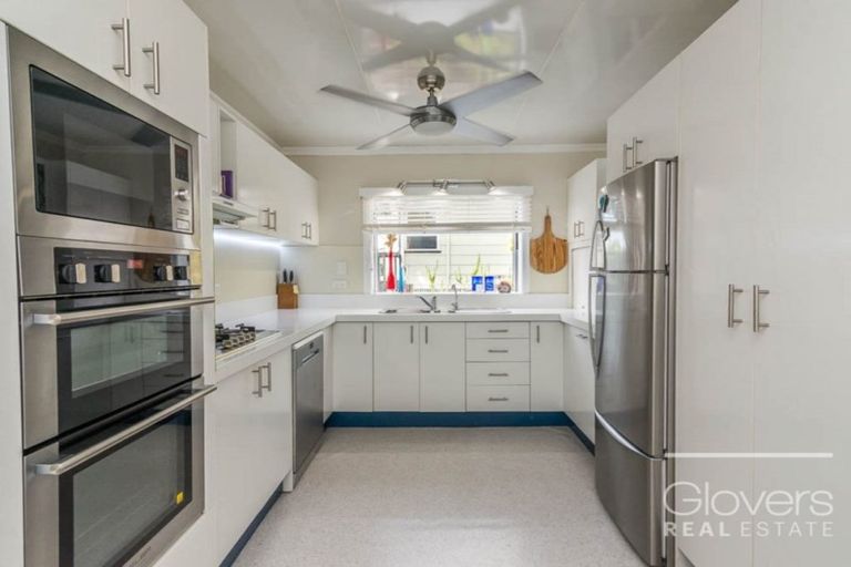 Photo of property in 12 Lemnos Place, Titirangi, Auckland, 0604