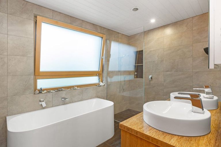 Photo of property in 21 Primrose Street, Raglan, 3225