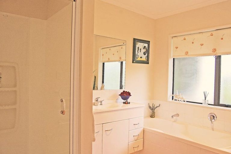 Photo of property in 91 Whaka Street, Maungaturoto, 0520