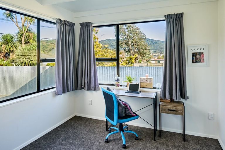 Photo of property in 15 Wright Street, Wainuiomata, Lower Hutt, 5014