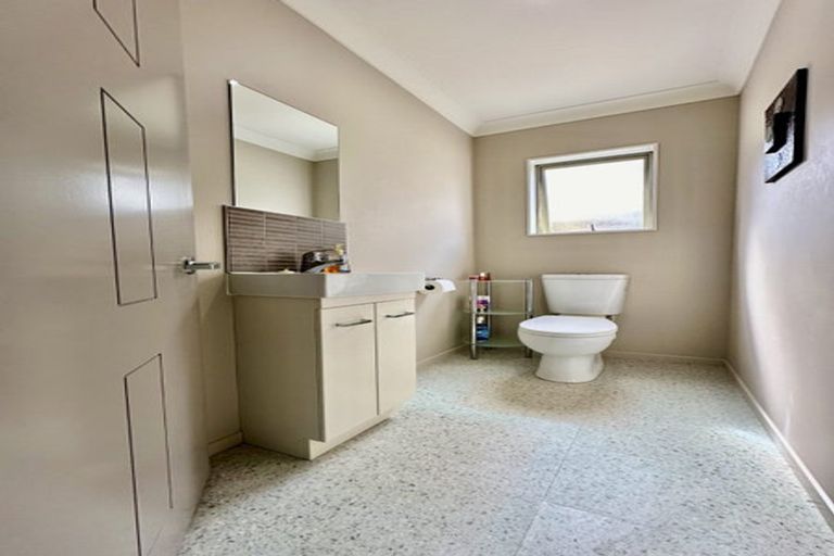 Photo of property in 20a Gifford Grove, Churton Park, Wellington, 6037