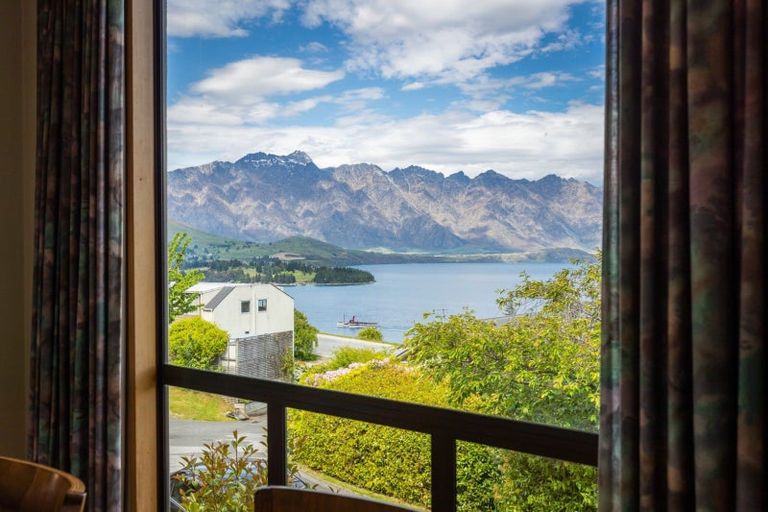 Photo of property in 4 Sainsbury Road, Fernhill, Queenstown, 9300