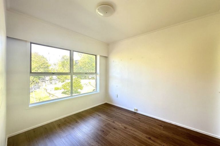 Photo of property in 2/20 Nigel Road, Browns Bay, Auckland, 0630