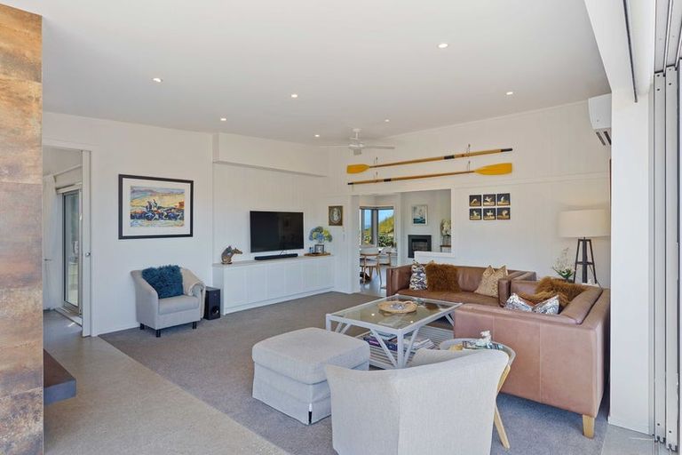 Photo of property in 104 Raukawa Road, Peka Peka, Waikanae, 5391