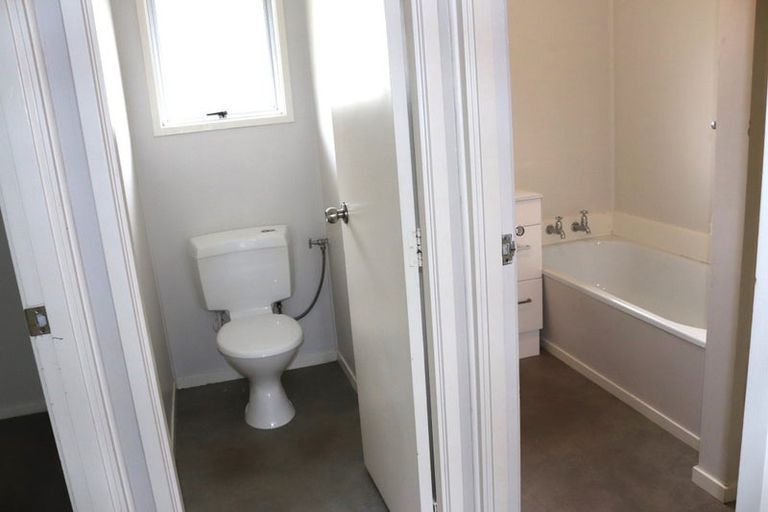 Photo of property in 2/199 Henderson Valley Road, Henderson, Auckland, 0612