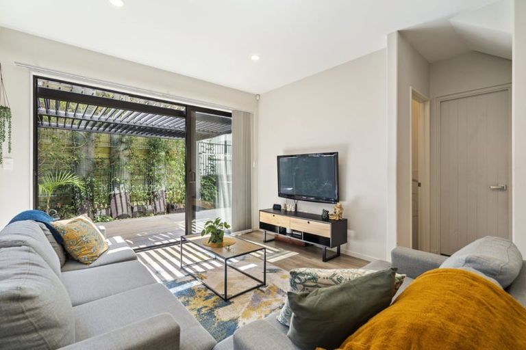 Photo of property in 42 Waihou Crescent, Albany Heights, Auckland, 0632