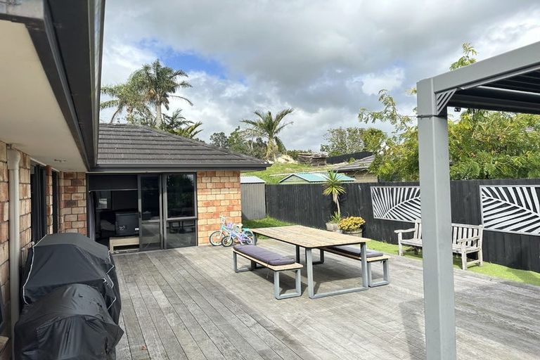 Photo of property in 13 Ripple Grove, Waiuku, 2123