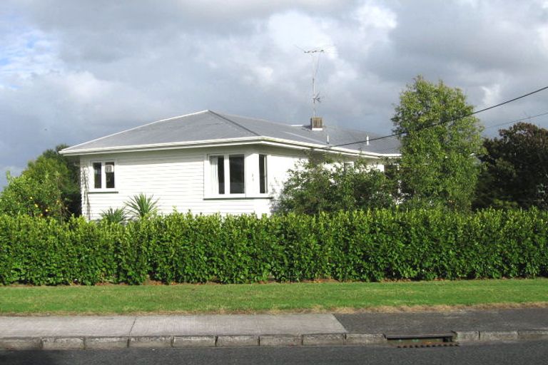 Photo of property in 116 Tiroroa Avenue, Te Atatu South, Auckland, 0610