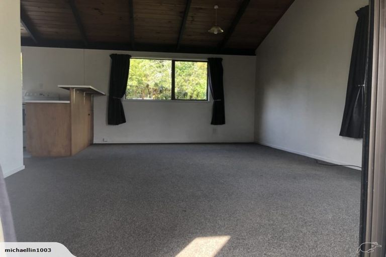 Photo of property in 283 Old North Road, Kumeu, 0892